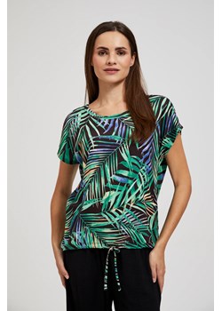 Bluzka z okrągłym dekoltem w tropiklany wzór wielokolorowa ze sklepu Moodo.pl w kategorii Bluzki damskie - zdjęcie 172623825