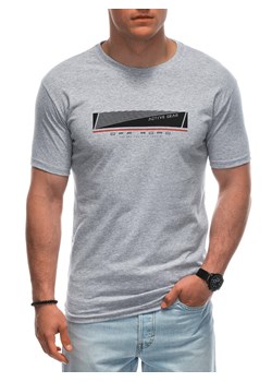 T-shirt męski z nadrukiem 1946S - szary ze sklepu Edoti w kategorii T-shirty męskie - zdjęcie 172627639