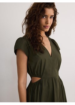 Reserved - Sukienka midi z wycięciami - oliwkowy ze sklepu Reserved w kategorii Sukienki - zdjęcie 172629238