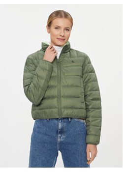 Calvin Klein Jeans Kurtka puchowa J20J222585 Zielony Regular Fit ze sklepu MODIVO w kategorii Kurtki damskie - zdjęcie 172637425