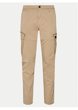 s.Oliver Spodnie materiałowe 2149552 Beżowy Regular Fit ze sklepu MODIVO w kategorii Spodnie męskie - zdjęcie 172637638