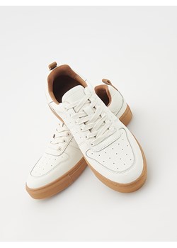 Reserved - Skórzane sneakersy - biały ze sklepu Reserved w kategorii Buty sportowe męskie - zdjęcie 172638595