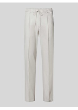 Spodnie o kroju regular fit z zakładkami w pasie ze sklepu Peek&Cloppenburg  w kategorii Spodnie męskie - zdjęcie 172641017