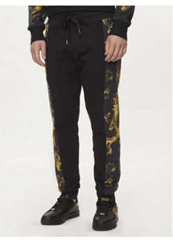 Versace Jeans Couture Spodnie dresowe 76GAA3C0 Czarny Regular Fit ze sklepu MODIVO w kategorii Spodnie męskie - zdjęcie 172643865