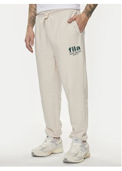 Fila Spodnie dresowe FAM0647 Beżowy Regular Fit ze sklepu MODIVO w kategorii Spodnie męskie - zdjęcie 172643877