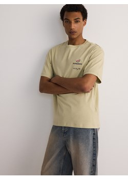 Reserved - T-shirt boxy z nadrukiem - oliwkowy ze sklepu Reserved w kategorii T-shirty męskie - zdjęcie 172644845