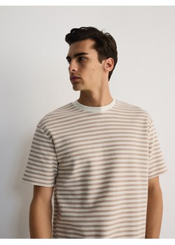 Reserved - T-shirt comfort w paski - złamana biel ze sklepu Reserved w kategorii T-shirty męskie - zdjęcie 172644887