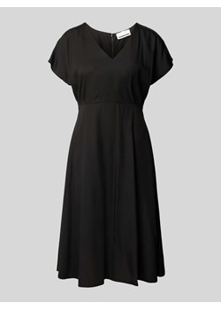 Sukienka midi z dodatkiem wiskozy model ‘AALBINE’ ze sklepu Peek&Cloppenburg  w kategorii Sukienki - zdjęcie 172645425