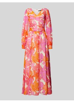 Długa sukienka z nadrukiem na całej powierzchni ze sklepu Peek&Cloppenburg  w kategorii Sukienki - zdjęcie 172649418