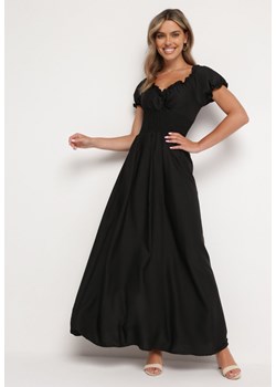 Czarna Wiskozowa Sukienka z Gumką w Pasie i Trójkątnym Dekoltem Quneri ze sklepu Born2be Odzież w kategorii Sukienki - zdjęcie 172658808