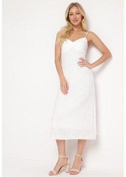 Biała Sukienka o Rozkloszowanym Kroju na Ramiączkach Naouise ze sklepu Born2be Odzież w kategorii Sukienki - zdjęcie 172665245
