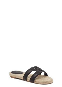 Tommy Hilfiger Skórzane klapki EMBOSS ze sklepu Gomez Fashion Store w kategorii Klapki damskie - zdjęcie 172676316