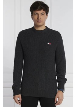 Tommy Jeans Sweter TONAL XS BADGE | Regular Fit ze sklepu Gomez Fashion Store w kategorii Swetry męskie - zdjęcie 172789036