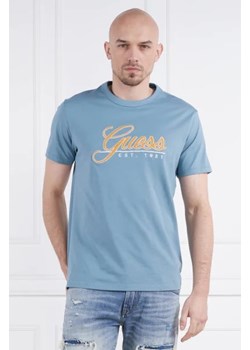 GUESS T-shirt SS CN GUESS 3D EMBRO | Regular Fit ze sklepu Gomez Fashion Store w kategorii T-shirty męskie - zdjęcie 172789476