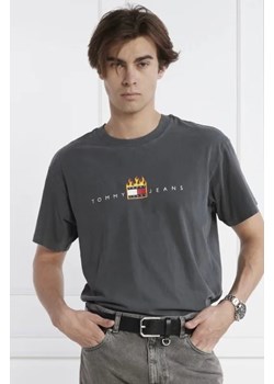 Tommy Jeans T-shirt LINEAR FIRE FLAG | Relaxed fit ze sklepu Gomez Fashion Store w kategorii T-shirty męskie - zdjęcie 172801757