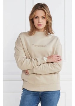 Calvin Klein Bluza HERO LOGO | Regular Fit ze sklepu Gomez Fashion Store w kategorii Bluzy damskie - zdjęcie 172813599