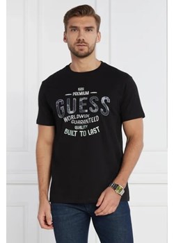 GUESS T-shirt SS CN GUESS PATCH | Regular Fit ze sklepu Gomez Fashion Store w kategorii T-shirty męskie - zdjęcie 172902937
