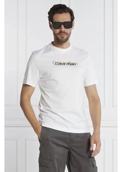 Calvin Klein T-shirt DOUBLE FLOCK LOGO | Regular Fit ze sklepu Gomez Fashion Store w kategorii T-shirty męskie - zdjęcie 172920267