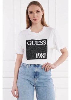 GUESS T-shirt SS CN GUESS BEADS | Regular Fit ze sklepu Gomez Fashion Store w kategorii Bluzki damskie - zdjęcie 172925768