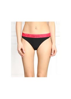 Calvin Klein Underwear Stringi ze sklepu Gomez Fashion Store w kategorii Majtki damskie - zdjęcie 172932489