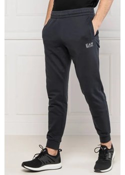 EA7 Spodnie dresowe | Regular Fit ze sklepu Gomez Fashion Store w kategorii Spodnie męskie - zdjęcie 172936888