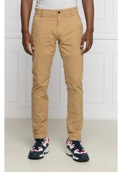 Tommy Jeans Spodnie chino Scanton | Slim Fit ze sklepu Gomez Fashion Store w kategorii Spodnie męskie - zdjęcie 172937545