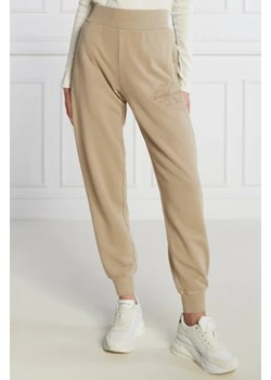 CALVIN KLEIN JEANS Spodnie dresowe | Regular Fit ze sklepu Gomez Fashion Store w kategorii Spodnie damskie - zdjęcie 172941587