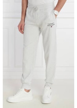 Tommy Hilfiger Spodnie dresowe | Regular Fit ze sklepu Gomez Fashion Store w kategorii Spodnie męskie - zdjęcie 172941905