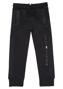 Tommy Hilfiger Spodnie dresowe | Regular Fit ze sklepu Gomez Fashion Store w kategorii Spodnie chłopięce - zdjęcie 172942589