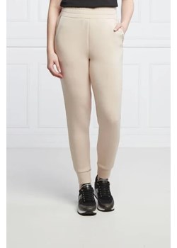 GUESS Spodnie dresowe SIMONNE | Regular Fit ze sklepu Gomez Fashion Store w kategorii Spodnie damskie - zdjęcie 172943988