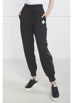 Armani Exchange Spodnie dresowe | Regular Fit ze sklepu Gomez Fashion Store w kategorii Spodnie damskie - zdjęcie 172946035