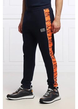 EA7 Spodnie dresowe | Regular Fit ze sklepu Gomez Fashion Store w kategorii Spodnie męskie - zdjęcie 172947427