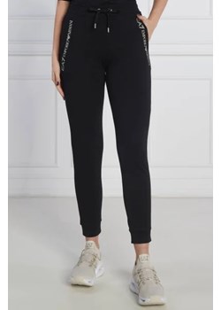 EA7 Spodnie dresowe | Slim Fit ze sklepu Gomez Fashion Store w kategorii Spodnie damskie - zdjęcie 172948479