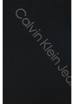 CALVIN KLEIN JEANS Bluza RAISED INST. LOGO FLEECE CN | Regular Fit ze sklepu Gomez Fashion Store w kategorii Bluzy chłopięce - zdjęcie 172948608