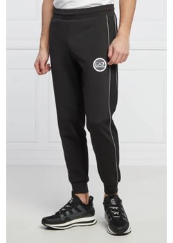 EA7 Spodnie dresowe | Regular Fit ze sklepu Gomez Fashion Store w kategorii Spodnie męskie - zdjęcie 172951125