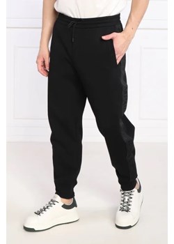 Emporio Armani Spodnie dresowe | Regular Fit ze sklepu Gomez Fashion Store w kategorii Spodnie męskie - zdjęcie 172951189