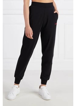 Hugo Bodywear Spodnie dresowe SHUFFLE PANTS | Regular Fit ze sklepu Gomez Fashion Store w kategorii Spodnie damskie - zdjęcie 172951646