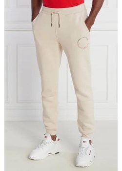 Tommy Hilfiger Spodnie dresowe MONOTYPE ROUNDALL | Regular Fit ze sklepu Gomez Fashion Store w kategorii Spodnie męskie - zdjęcie 172952155