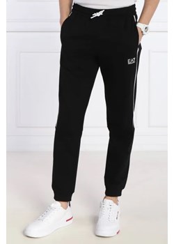 EA7 Spodnie dresowe | Regular Fit ze sklepu Gomez Fashion Store w kategorii Spodnie męskie - zdjęcie 172952868