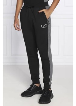 EA7 Spodnie dresowe | Regular Fit ze sklepu Gomez Fashion Store w kategorii Spodnie męskie - zdjęcie 172953178