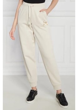 Armani Exchange Spodnie dresowe | Regular Fit ze sklepu Gomez Fashion Store w kategorii Spodnie damskie - zdjęcie 172953349