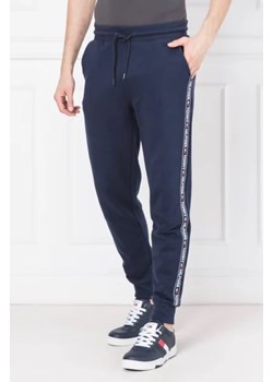 Tommy Hilfiger Spodnie dresowe | Regular Fit ze sklepu Gomez Fashion Store w kategorii Spodnie męskie - zdjęcie 172955736