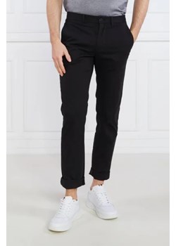 Tommy Hilfiger Spodnie chino DENTON | Regular Fit ze sklepu Gomez Fashion Store w kategorii Spodnie męskie - zdjęcie 172956028