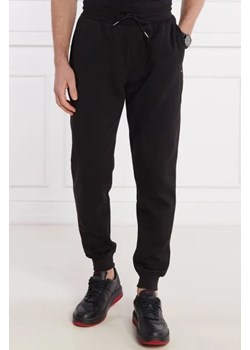 Tommy Hilfiger Spodnie dresowe FLAG LOGO | Relaxed fit ze sklepu Gomez Fashion Store w kategorii Spodnie męskie - zdjęcie 172956875