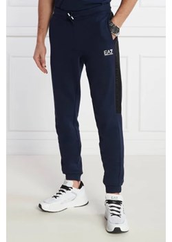 EA7 Spodnie dresowe | Regular Fit ze sklepu Gomez Fashion Store w kategorii Spodnie męskie - zdjęcie 172958209