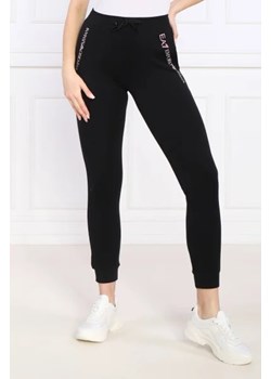 EA7 Spodnie dresowe | Regular Fit ze sklepu Gomez Fashion Store w kategorii Spodnie damskie - zdjęcie 172958357