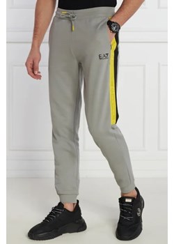 EA7 Spodnie dresowe | Regular Fit ze sklepu Gomez Fashion Store w kategorii Spodnie męskie - zdjęcie 172960035
