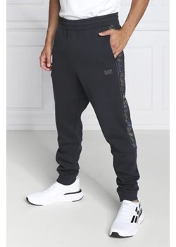 EA7 Spodnie dresowe | Regular Fit ze sklepu Gomez Fashion Store w kategorii Spodnie męskie - zdjęcie 172960145