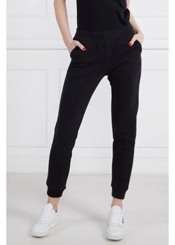 EA7 Spodnie dresowe | Regular Fit ze sklepu Gomez Fashion Store w kategorii Spodnie damskie - zdjęcie 172960719