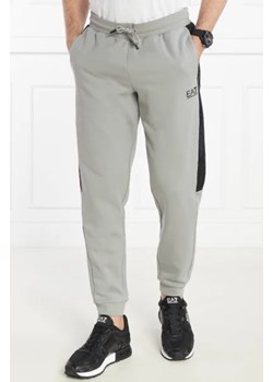 EA7 Spodnie dresowe | Regular Fit ze sklepu Gomez Fashion Store w kategorii Spodnie męskie - zdjęcie 172961315